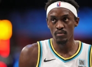 芒果体育-关于西亚卡姆回归赛场，关键助攻首场状态亮眼，勇士观众沸腾！的信息