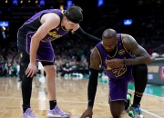 芒果体育-关于湖人引发争议！，詹姆斯官方宣布比赛局势复杂新规观众掌声雷动的信息