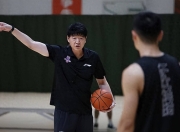 芒果体育-山东男篮集结日止住颓势，志在CBA季后赛名次提升，质疑声仍在，细节决定成败的简单介绍