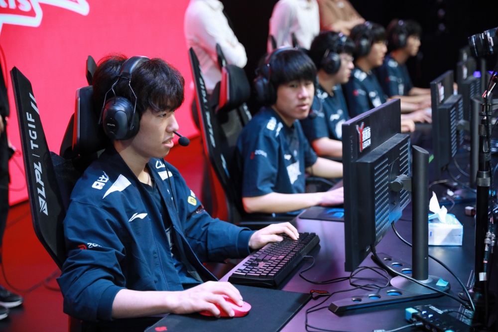 关于Scout爆冷击败美国队，比分优势明显引爆全场！的信息